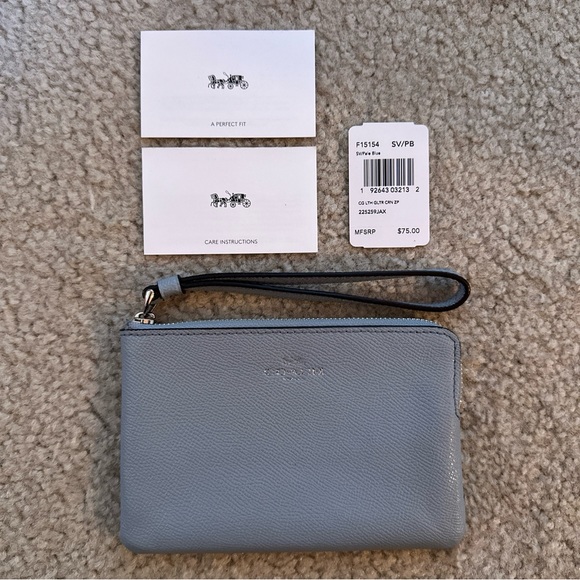 Coach New York Corner Zip Wristlet Leather Pale Blue NEW! w/ Cards & Tag - Picture 6 of 7
